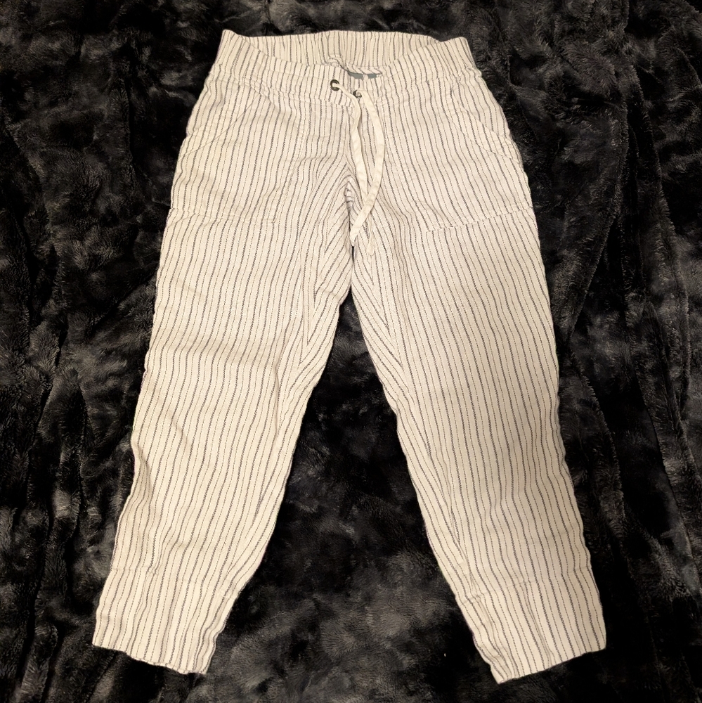 Athleta White Herringbone Striped 100% Linen Pull-on Cropped Pants Size 2 Petite
